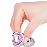 Серебристая анальная втулка с розовым кристаллом-сердцем - 7 см.